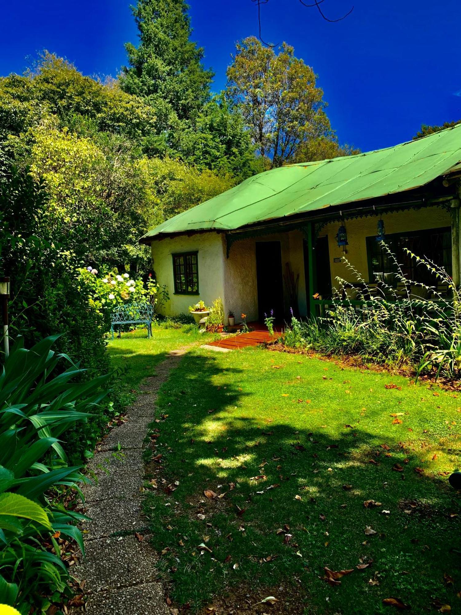 Back O' The Moon Holiday Cottage Hogsback Ngoại thất bức ảnh